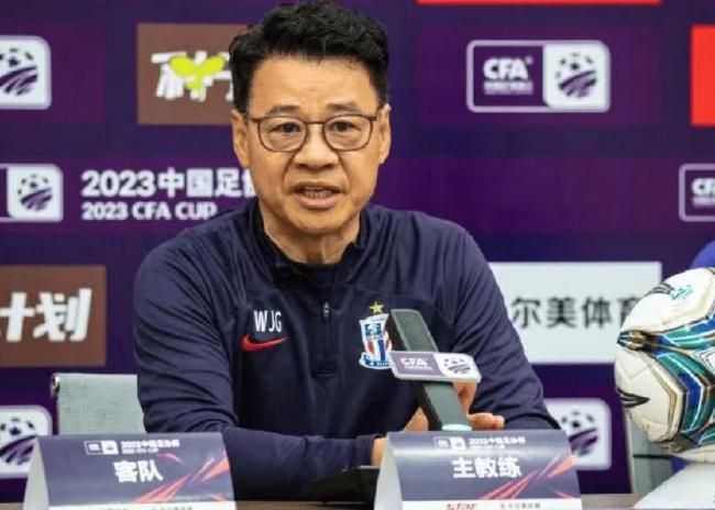 【比赛焦点瞬间】第8分钟，罗德里外围尝试一脚远射偏出。